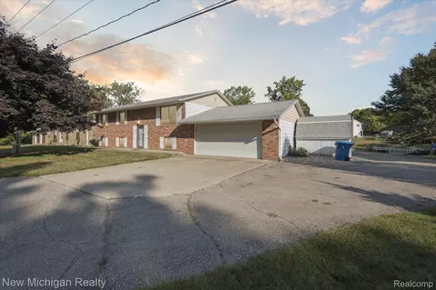4272 Owen Rd, Fenton, MI 48430