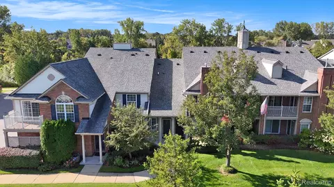 3579 Oakmonte Blvd, Rochester, MI 48306