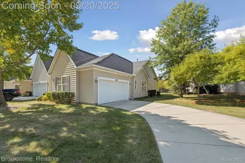 3567 Grove Ln, Auburn Hills, MI 48326
