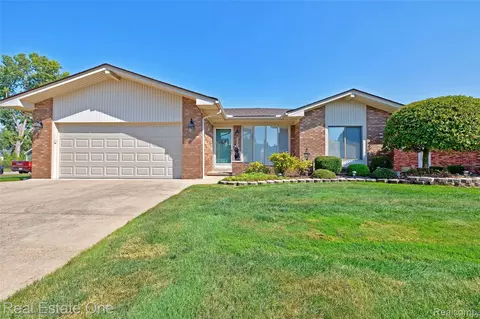 38756 Cheldon St, Clinton Township, MI 48038