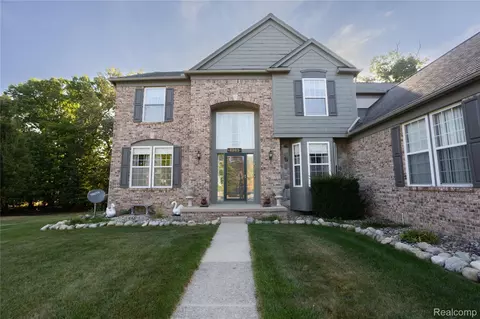 6263 Knob Bend Dr, Grand Blanc, MI 48439