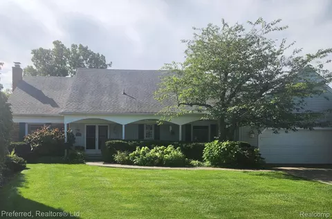 9350 Colony Farm Ct, Plymouth, MI 48170