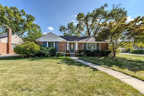 16991 Kirkshire Ave, Beverly Hills, MI 48025
