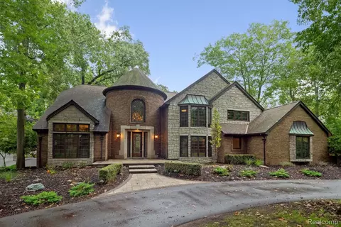 1738 Heron Ridge Dr, Bloomfield Hills, MI 48302