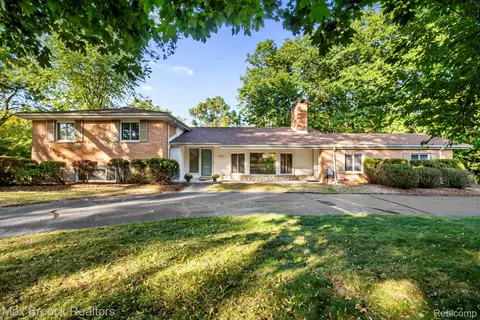 30320 Pondsview Dr, Franklin, MI 48025