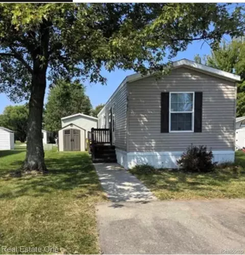 29751 Hiram Ct, Chesterfield, MI 48051