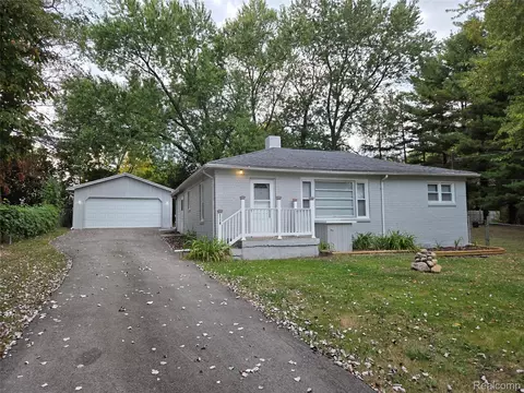 2176 Anoka St, Flint, MI 48532