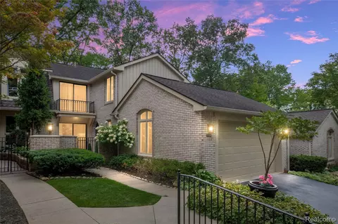 1134 Hillpointe Cir, Bloomfield Township, MI 48304