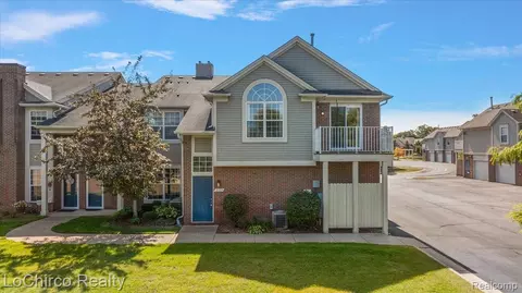 2165 Leighton Dr, Shelby Township, MI 48317