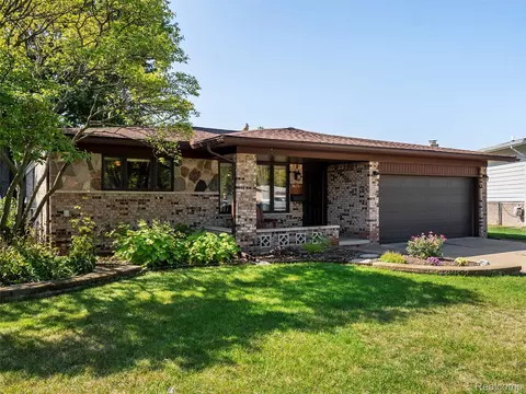 36203 Pickwick Ct, Sterling Heights, MI 48310