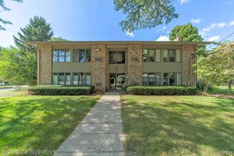 396 Concord Pl #3, Bloomfield Hills, MI 48304