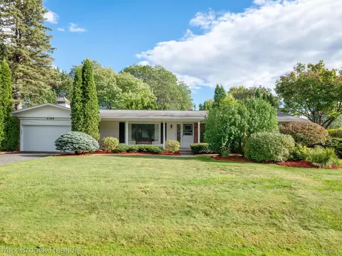 6769 Heather Heath, West Bloomfield, MI 48322