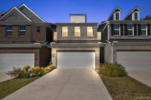 780 Peppermint Dr #62, Rochester Hills, MI 48307