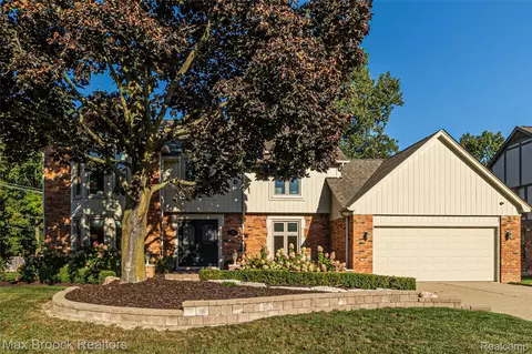 1766 Snowden Cir, Rochester Hills, MI 48306
