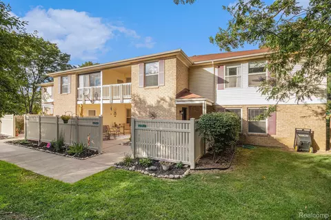 61009 Greenwood Dr #183, South Lyon, MI 48178