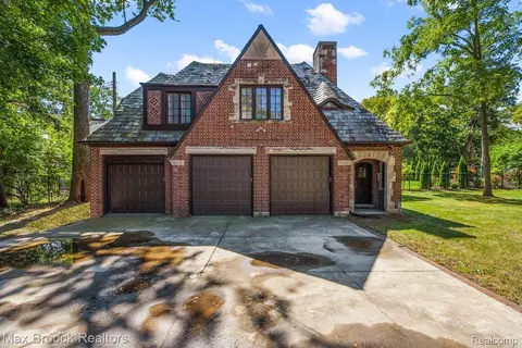 1701 Balmoral Dr, Detroit, MI 48203