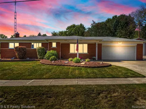 319 Kidder Rd, Almont, MI 48003