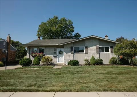 15057 Hix St, Livonia, MI 48154