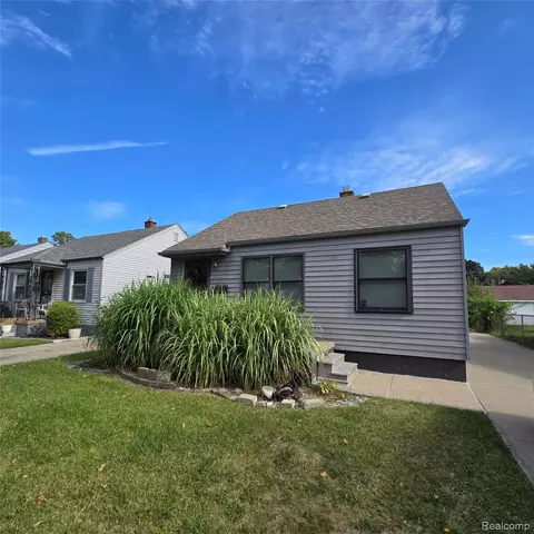 19009 Woodside St, Harper Woods, MI 48225