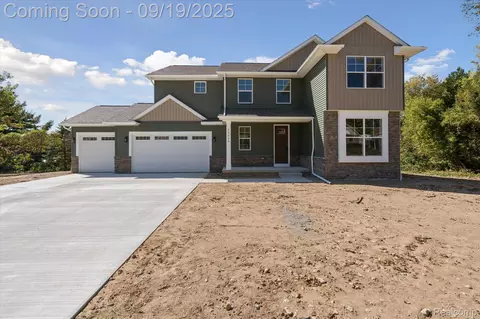 16368 Shadow Ln, Fenton, MI 48451