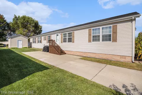 6195 Andora Ave, Fenton, MI 48430