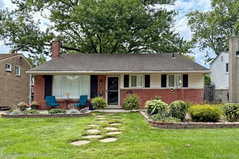 8055 Donna St, Westland, MI 48185