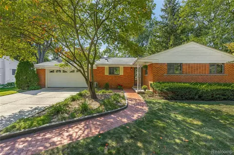 11025 Hubbell St, Livonia, MI 48150