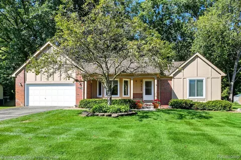 3525 Oak Meadows Ct, Commerce, MI 48382