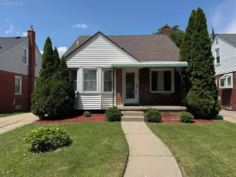 21011 Sunnydale St, Saint Clair Shores, MI 48081
