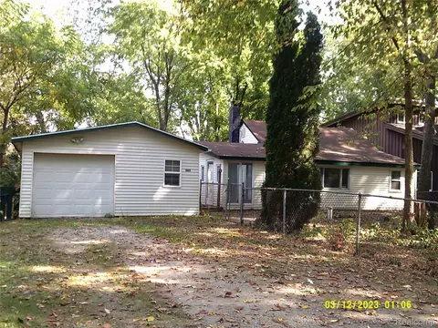 365 Grove St, Northfield, MI 48189