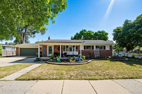 3085 Grange Rd, Trenton, MI 48183