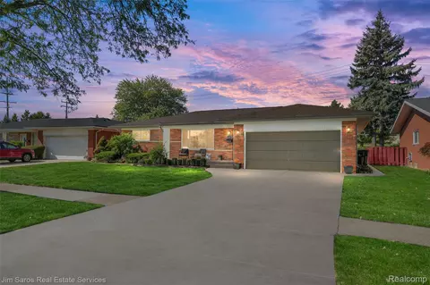 31005 Champine St, Saint Clair Shores, MI 48082