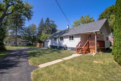 6087 N Irish Rd, Davison, MI 48423