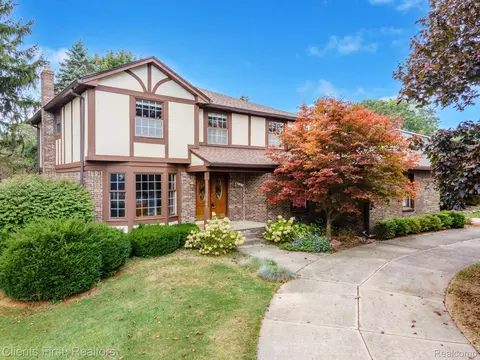 35141 Northmont Dr, Farmington Hills, MI 48331