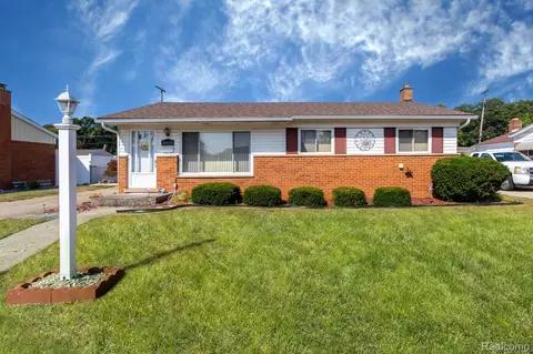 36034 Rolf St, Westland, MI 48186