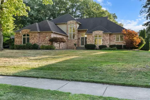 1615 Redbud Dr, Troy, MI 48098