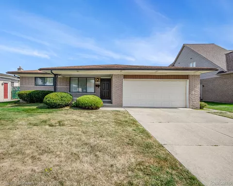 30600 Manor Dr, Madison Heights, MI 48071