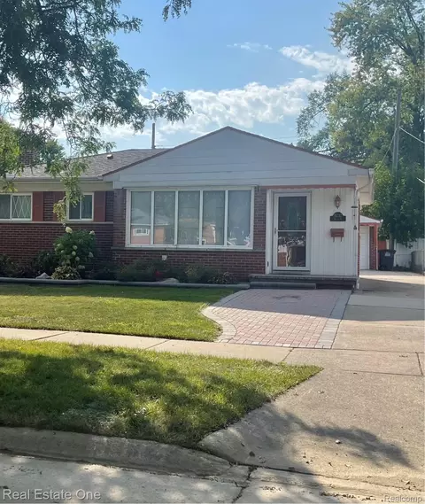 8232 Bailey St, Taylor, MI 48180