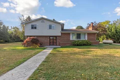 4125 Warner Rd, Howell, MI 48855