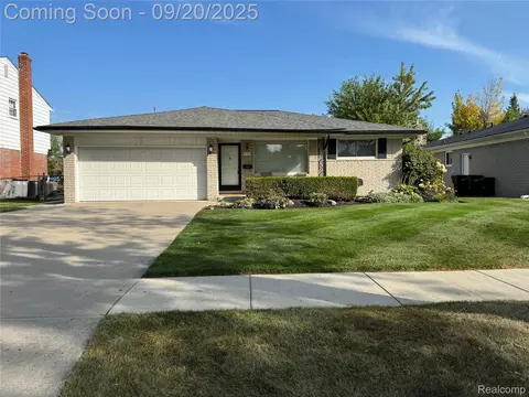 4121 Anthony Dr, Sterling Heights, MI 48310