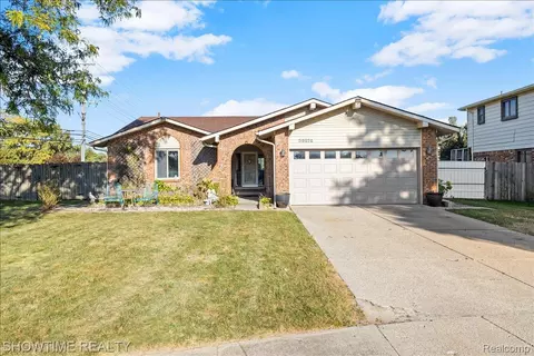 36876 Aaron Ct, Sterling Heights, MI 48312
