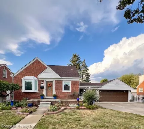 13344 Birrell St, Southgate, MI 48195