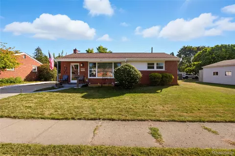 36675 Thinbark St, Wayne, MI 48184