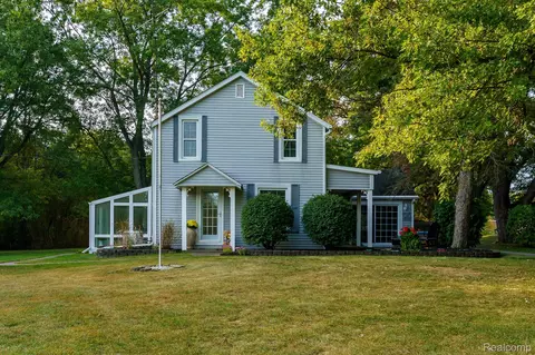 110 Oakwood Rd, Ortonville, MI 48462