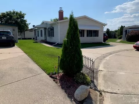 20706 Gaslight, Clinton Township, MI 48036