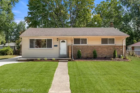 28580 Red Leaf Ln, Southfield, MI 48076