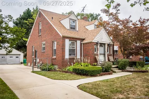 15634 Chestnut Ave, Eastpointe, MI 48021
