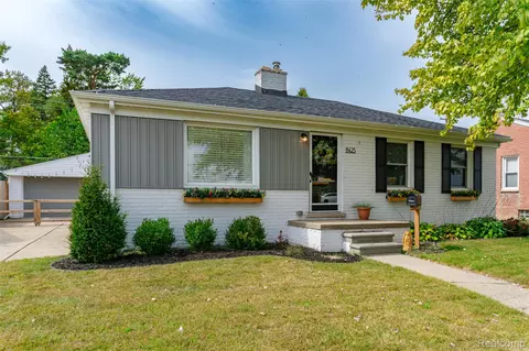11425 Merriman Rd, Livonia, MI 48150