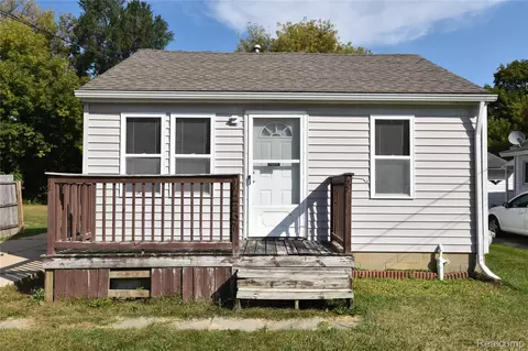 2207 E Boatfield Ave, Burton, MI 48529