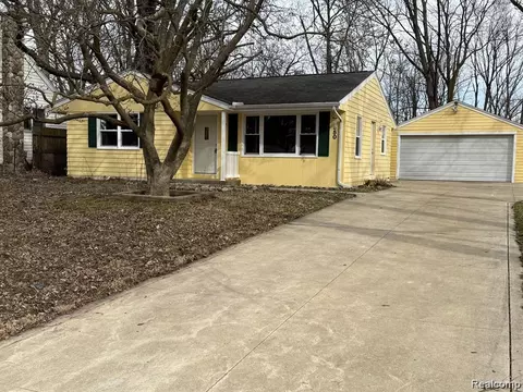 550 Royal Dr, Jackson, MI 49202